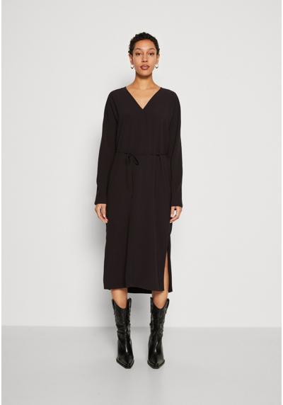 Платье STRUCTURE V NECK DRESS