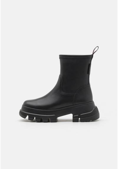 Сапоги CHUNKY CHELSEA BOOT