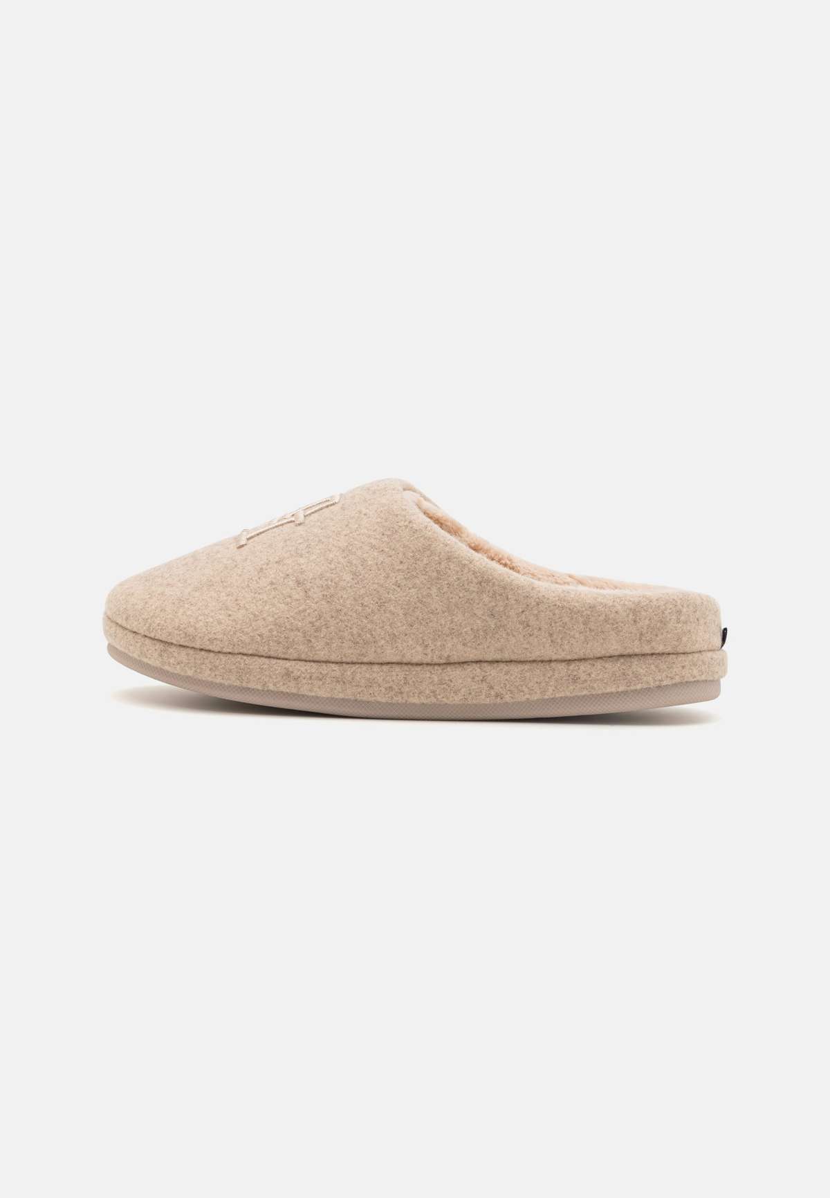 Домашняя обувь EMBROIDERED BASICS SLIPPER