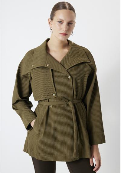 Короткое пальто REGULAR FIT TEXTURED AND BELTED