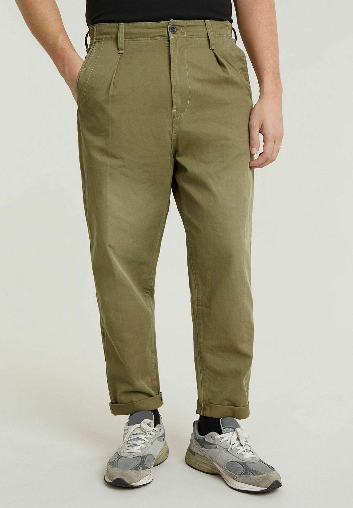 Брюки PLEATED CHINO RELAXED